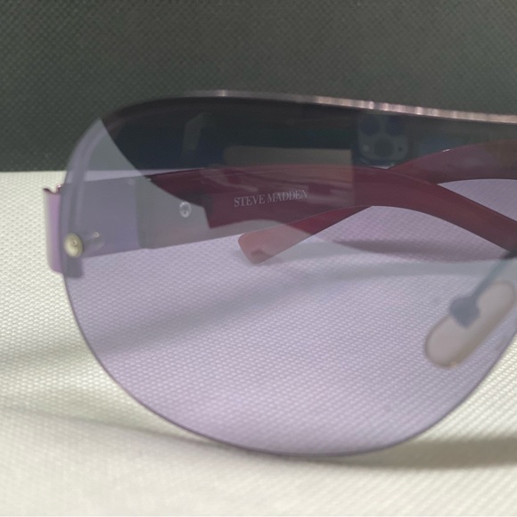 Steve Madden Sunglasses - Picture 5 of 9